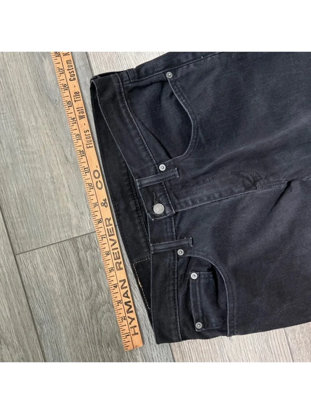 Vintage Levi's Men's 31x32 559 Relaxed Straight Jeans Black Wash Denim Y2K
